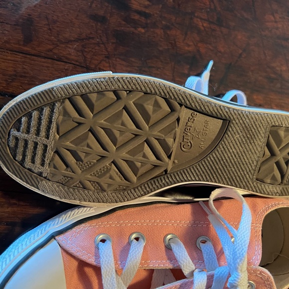 Converse size6 tennis shoes - Picture 4 of 5